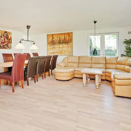 10 Person In Dragor-by Traum Dragor